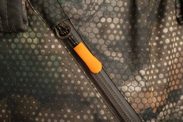 Six pockets with waterproof zippers